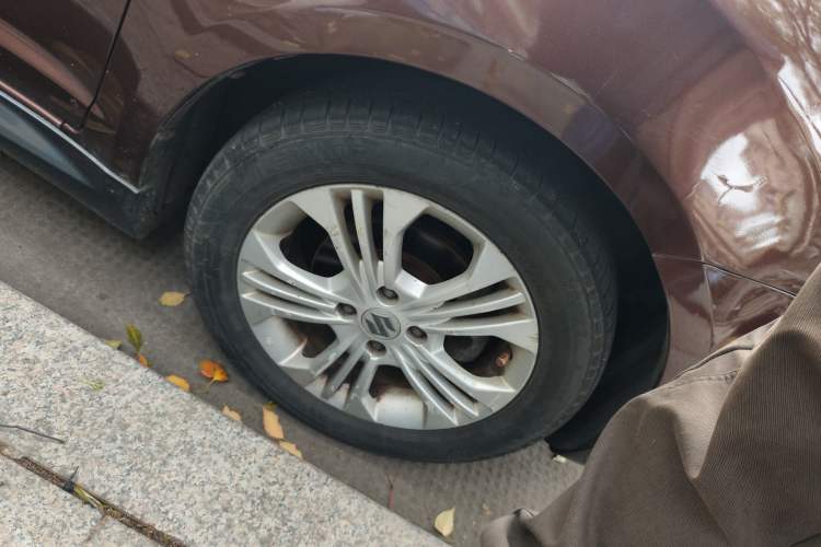 Used Suzuki Swift 2013 1.5L Automatic Sport Edition Right Front Wheel Hub