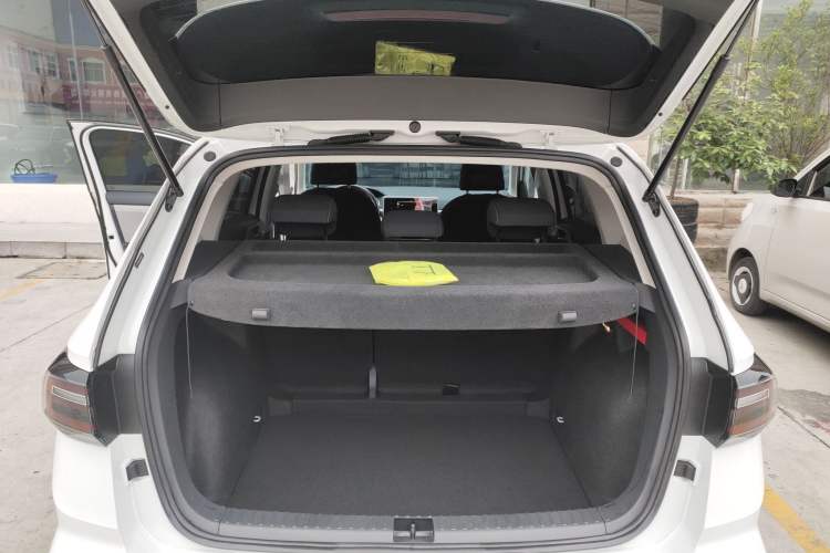 Used Volkswagen Tharu 2023 300TSI Two-Wheel-Drive Crescent Edition Trunk