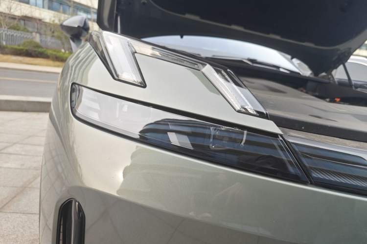 Used Lynk & Co 08 EM-P 2023 220km All-Wheel-Drive Performance Halo Right Front Headlight