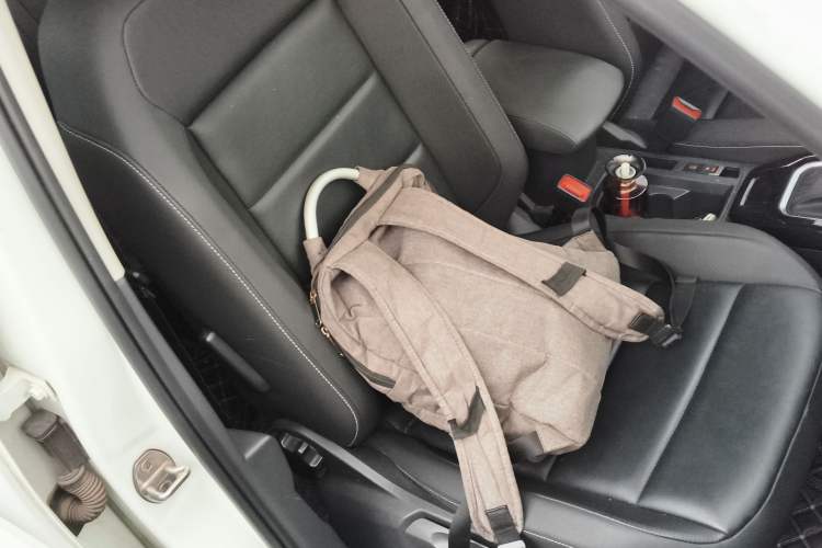 Used Volkswagen T-ROC 2021 280TSI DSG Two-Wheel Drive Comfort Connect Edition Right Front Seat