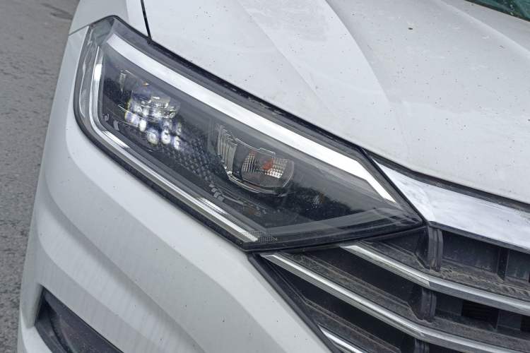 Used Volkswagen Sagitar 2021 280TSI DSG Excellence Edition Right Front Headlight