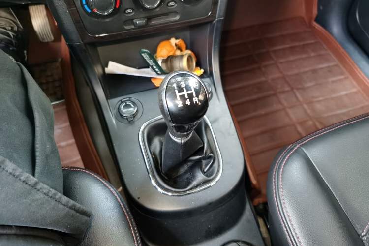 Used Dongfeng Fengon 360 2015 1.5L Manual Luxury 7-Seater China IV Standard