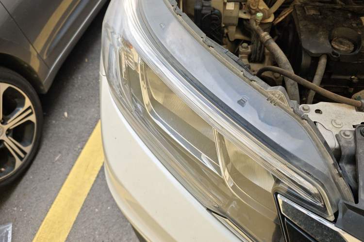 Used Honda CR-V 2015 2.4L two-wheel drive luxury version Right Front Headlight