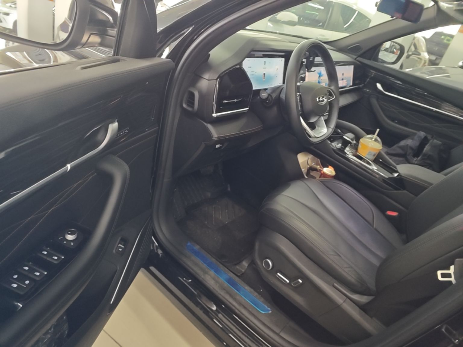 Geely Auto Monjaro L 2024 2.0TD DCT EVO Two-Wheel Drive Long-Range Version — снимка 18