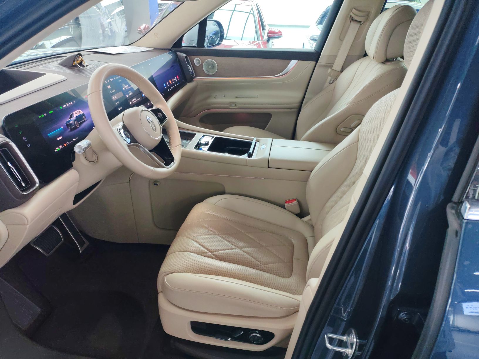 المقاعد الأمامية داخل السيارة