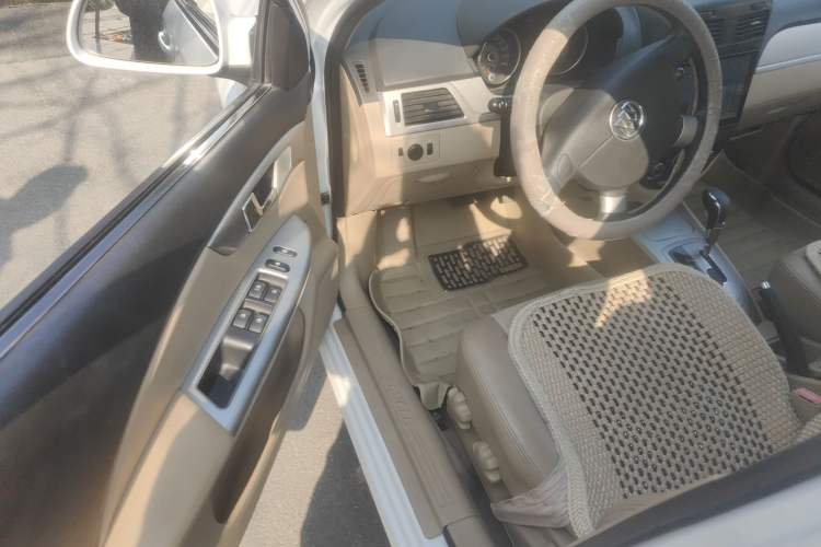 Used Buick Excelle 2013 1.5L Automatic Classic Model
