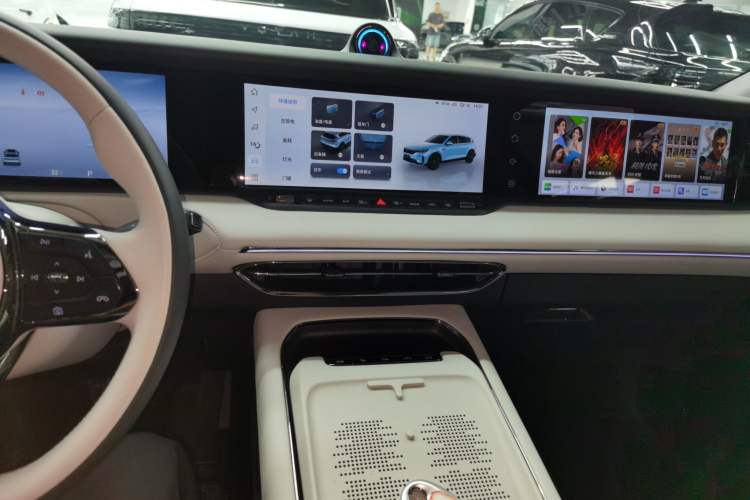 Used VOYAH FREE 2025 318 259 km All-Wheel-Drive Exploration Edition Audio And AC Panel