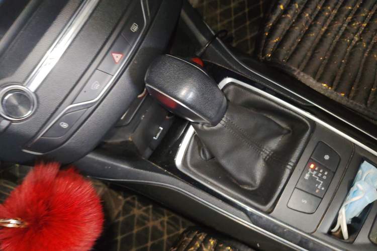 Used Peugeot 408 2016 1.6T Automatic Luxury Edition Gear Lever