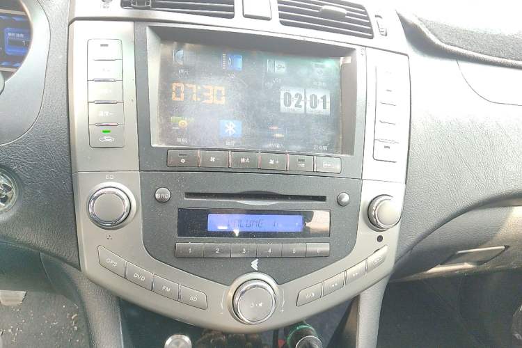 Used BYD S6 2014 2.0L Manual Luxury 5-Seater Audio And AC Panel