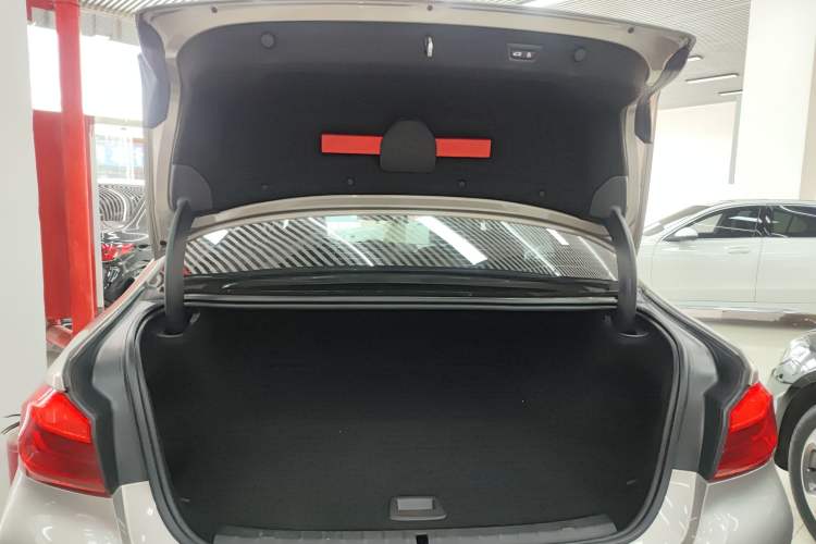 Used BMW 5 Series New Energy 2020 530Le Luxury Package Trunk