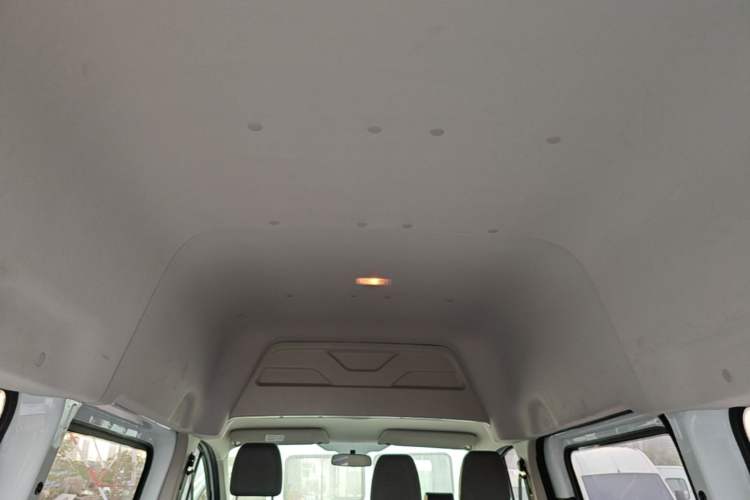 Used Ford Transit 2019 2.0T Diesel Multi-Purpose Commercial Vehicle Mid-Drive Mid-Roof 6-Seater China VI Standard Headliner