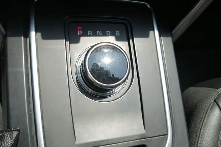 Used Land Rover Discovery Sport 2018 240 PS SE Version Gear Lever