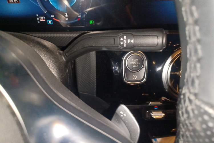 Used Mercedes-Benz A-Class 2022 Revised Version A 200 L Sport Sedan Fashionable Style Gear Lever