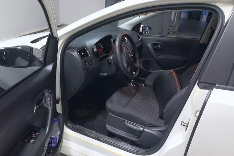 Used Volkswagen Polo 2014 1.6L Automatic Comfort Edition
