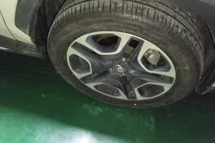 Used Toyota RAV4 2020 2.0L CVT Two-Wheel Drive Prestige Edition Right Front Wheel Hub