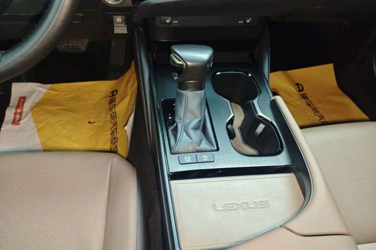 Used Lexus ES 2022 200 Excellence Edition Gear Lever