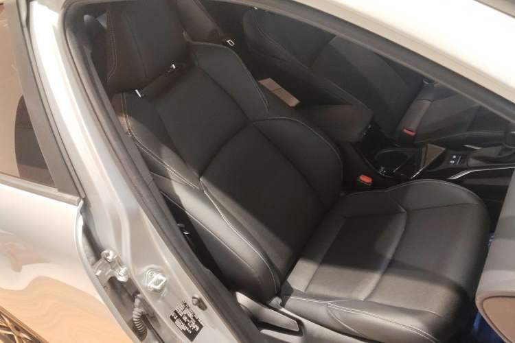 Used Toyota FRONTLANDER 2023 2.0L Smart Electric Hybrid Dual-Engine Deluxe Version
