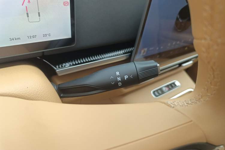 Used VOYAH Dream 2025 PHEV Four-Wheel Drive Excellence Kunpeng Edition
