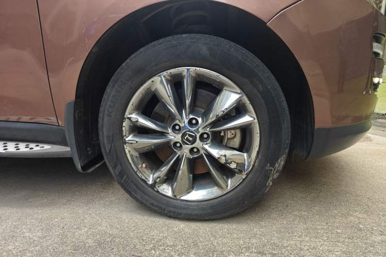 Used Luxgen Great 7 SUV 2013 Limited-Edition Sharp Model 2.2T Two-Wheel-Drive Smart Version Right Front Wheel Hub