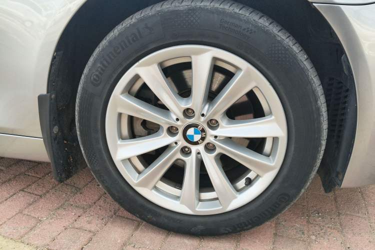 Used BMW 5 Series 2012 523Li Luxury Model Right Front Wheel Hub