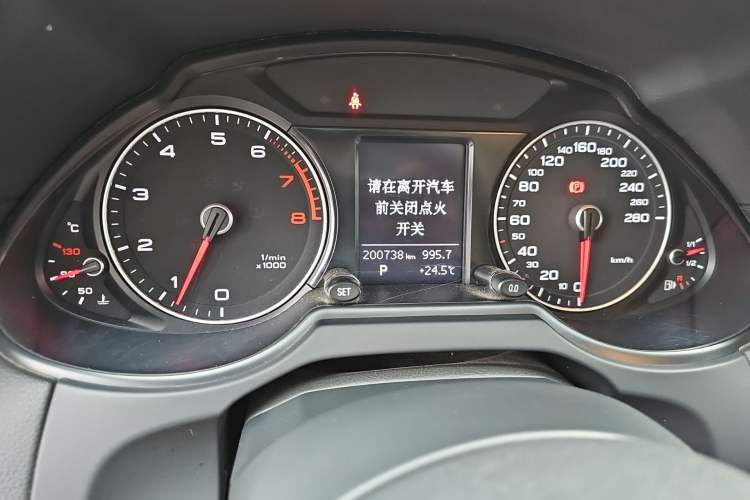 Used Audi Q5 2015 40 TFSI Trendy Edition Odometer Close Up