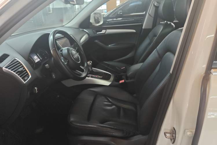 Used Audi Q5 2015 40 TFSI Technology Edition Left Front Seat