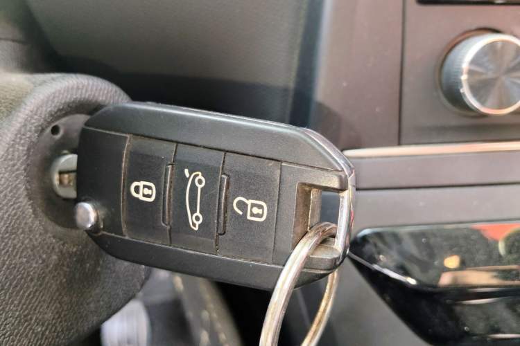 Used Peugeot 308 2016 1.6L Manual Fashion Edition