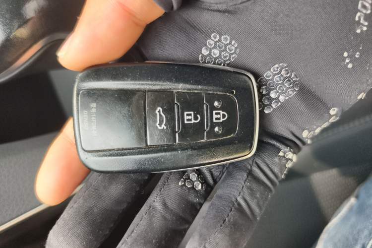 Used Toyota Avalon 2019 2.0L Luxury Edition China VI Standard Vehicle Key