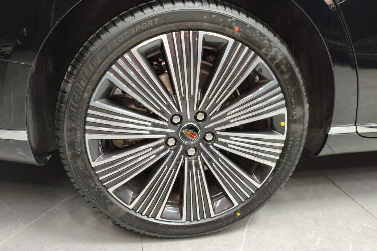 Used Hongqi H9 2025 Model Facelifted 2.0T Two-Wheel Drive Flag-Style Luxury Business Edition, 5 Seats
