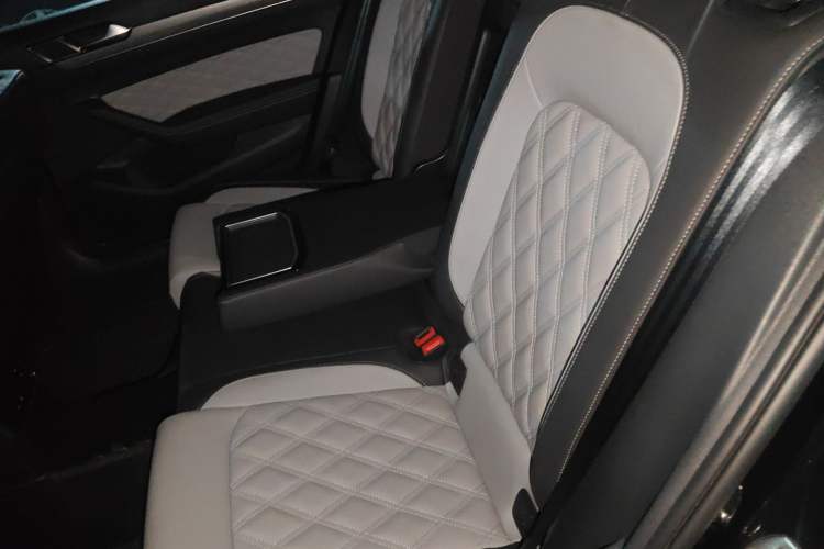 Used Volkswagen Magotan 2025 Zhongxiang Model 280TSI DSG Luxury Version