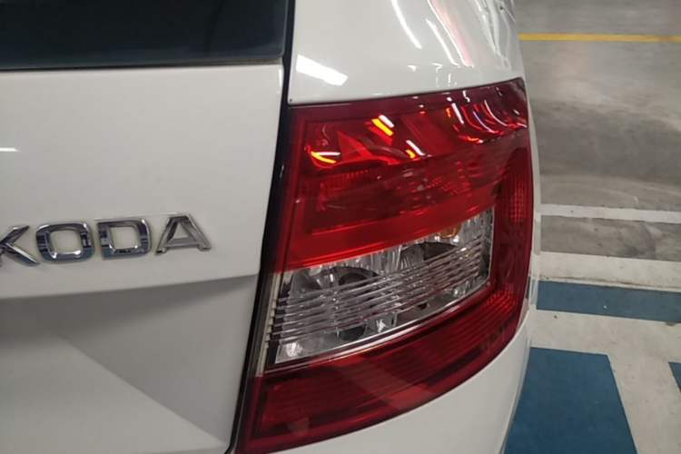 Used Skoda Rapid Spaceback 2014 1.6L Manual Enjoyment Edition
