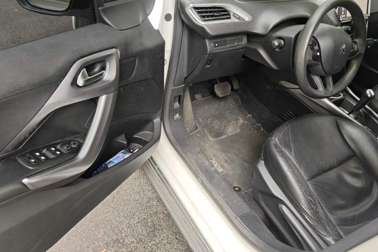 Used Peugeot 2008 2014 1.6L Automatic Fashion Edition Driver Seat