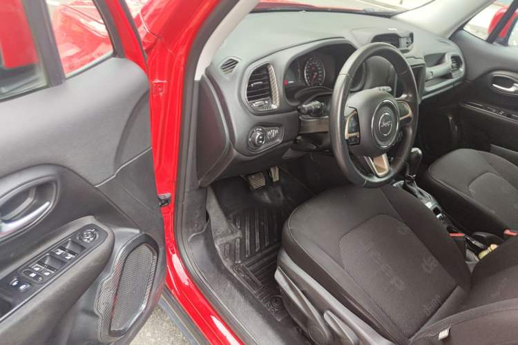 Used Jeep Renegade 2018 Connected Large Screen Version 180T Automatic High-Energy Edition

