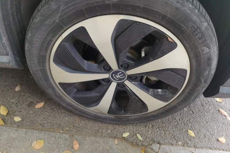 Used BYD Song PLUS New Energy 2021 DM-i 51KM Prestige Model Right Front Wheel Hub