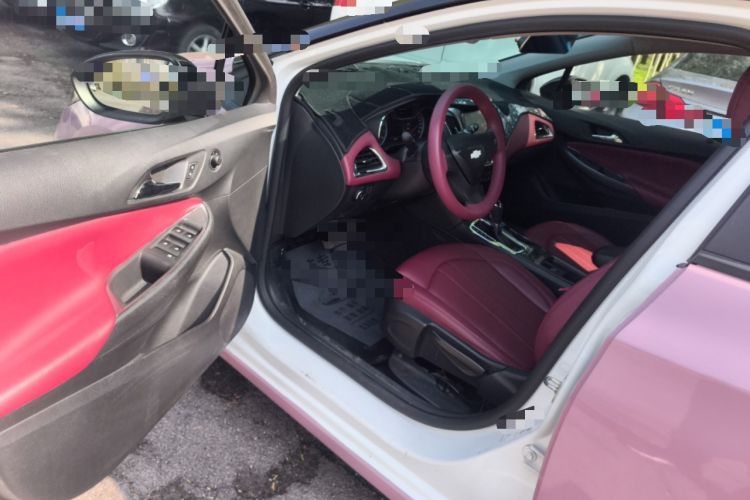 Used Chevrolet Cruze 2018 Hatchback 320 Automatic Pioneer Sunroof Edition Driver Seat