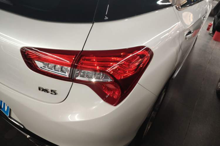 Used DS 5 2014 1.6T Luxury Edition THP160 Exterior 3