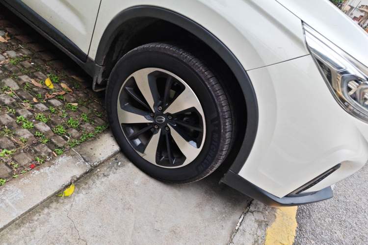 Used GAC Trumpchi GS4 2019 270T Automatic Two-Wheel Drive Luxury Smart Connectivity Model Right Front Wheel Hub