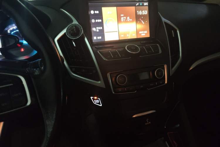 Used Dongfeng Aeolus AX7 2015 2.0L Automatic Zhiyi Trim
