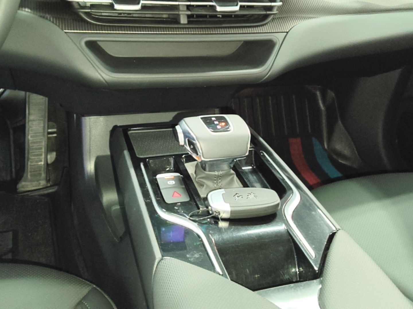 Hongqi E-QM5 2023 Revised Version Basic Travel Edition — снимка 16