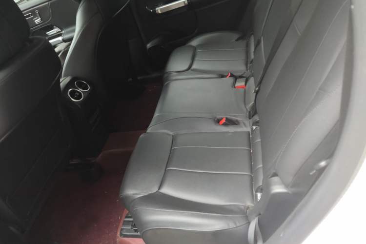 Used Mercedes-Benz GLB 2023 GLB 220 Fashion Model Left Rear Seat