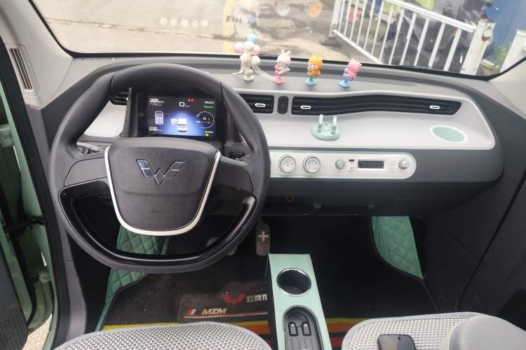Used Wuling Hongguang MINIEV 2021 Macaron Premium Model – Lithium Iron Phosphate Center Console