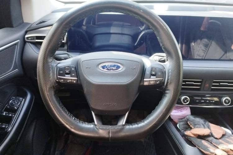 Used Ford Edge 2021 PLUS EcoBoost 245 Two-Wheel-Drive Platinum Edition 5 Seats
