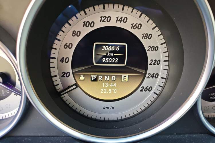 Used Mercedes-Benz C-Class 2011 C 300 Fashion Model Odometer Close Up