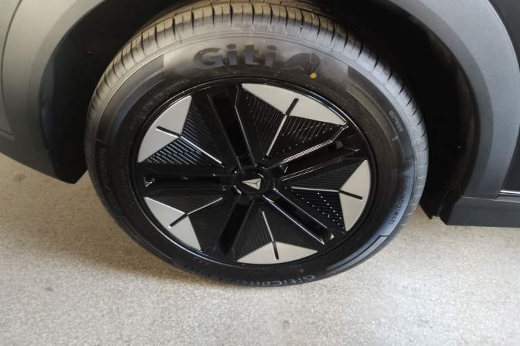 Used Deepal S07 2025 215Max Huawei Qiankun Intelligent Driving ADS SE Range-Extended Version Exterior 8