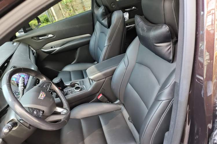 Used Cadillac XT4 2020 28T Two-Wheel-Drive Leading Version
