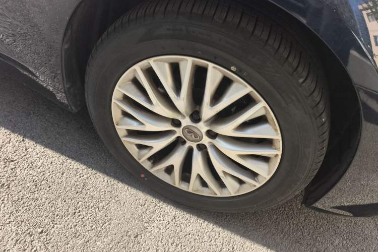 Used Infiniti Q70 2017 Q70L 2.5L Enjoyment Edition Right Front Wheel Hub