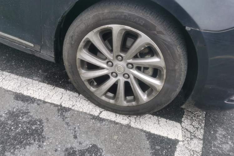 Used Buick LaCrosse 2014 2.0T SIDI Elite Tech Version Right Front Wheel Hub