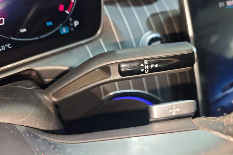 Used Mercedes-Benz C-Class 2023 C 260 L Bright Night Sports Edition Gear Lever