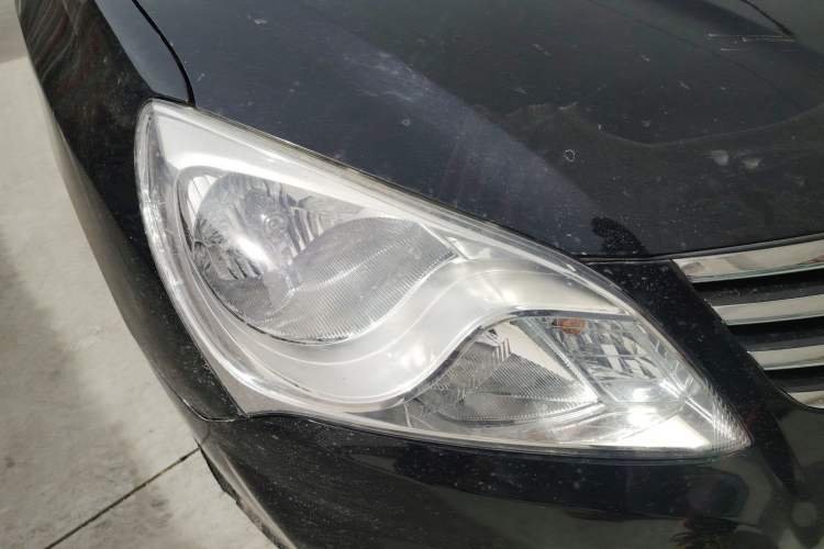 Used Hyundai Celesta 2011 1.6L Manual Luxury Model Right Front Headlight