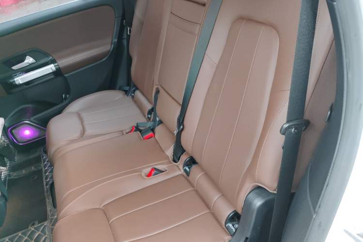 Used Mercedes-Benz GLB 2023 GLB 220 Fashion Model Left Rear Seat